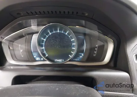 2015 Volvo Xc60 T6 z USA, uszkodzony, nr VIN YV4902RK2F2632760